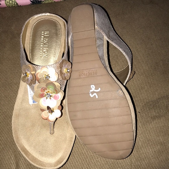 👡CLOSET CLOSING!! 👡 NWT by Kenneth Cole Reaction - Picture 3 of 4